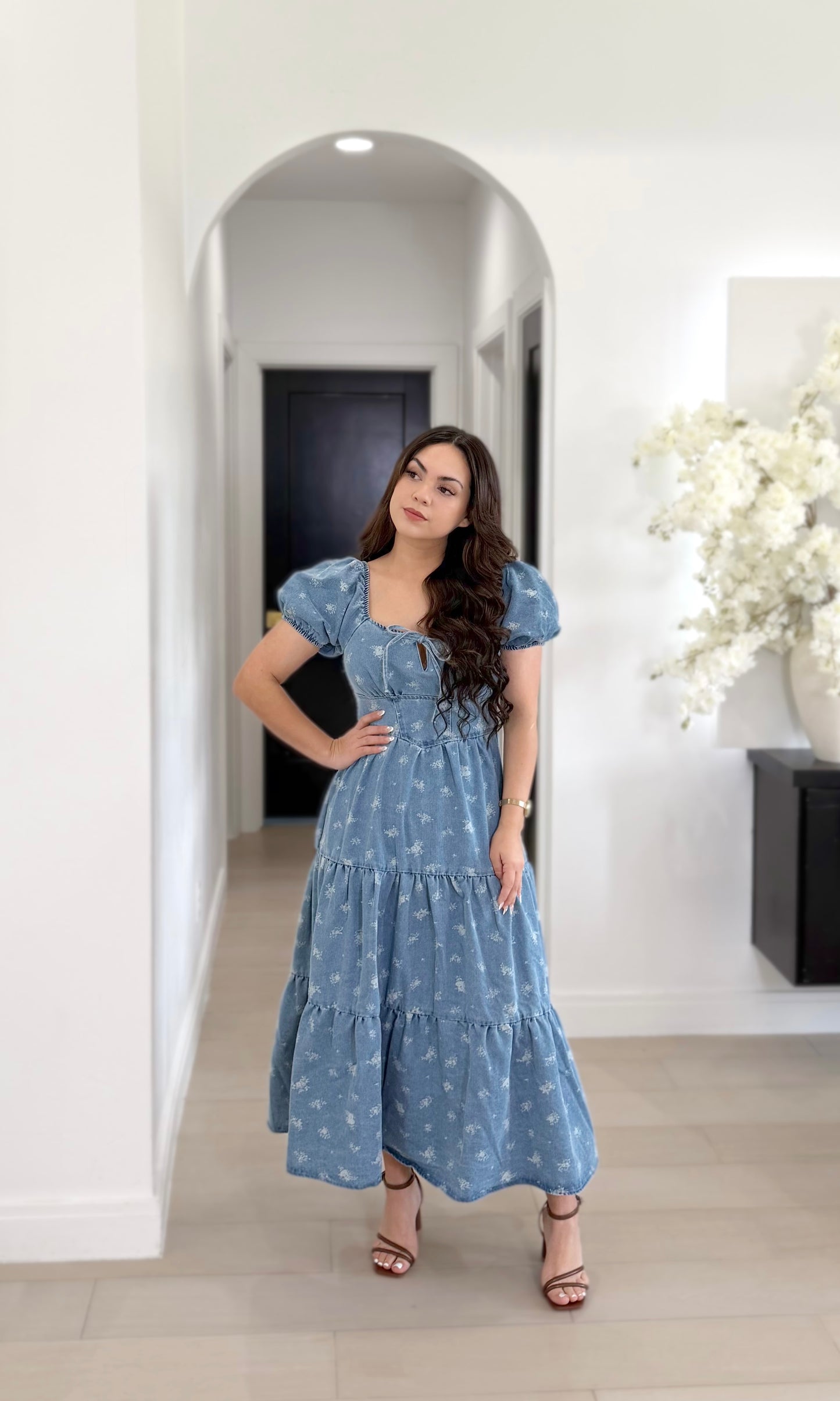 PREORDEN!!Floral Washed Denim Corset Tiered
Midi Dress