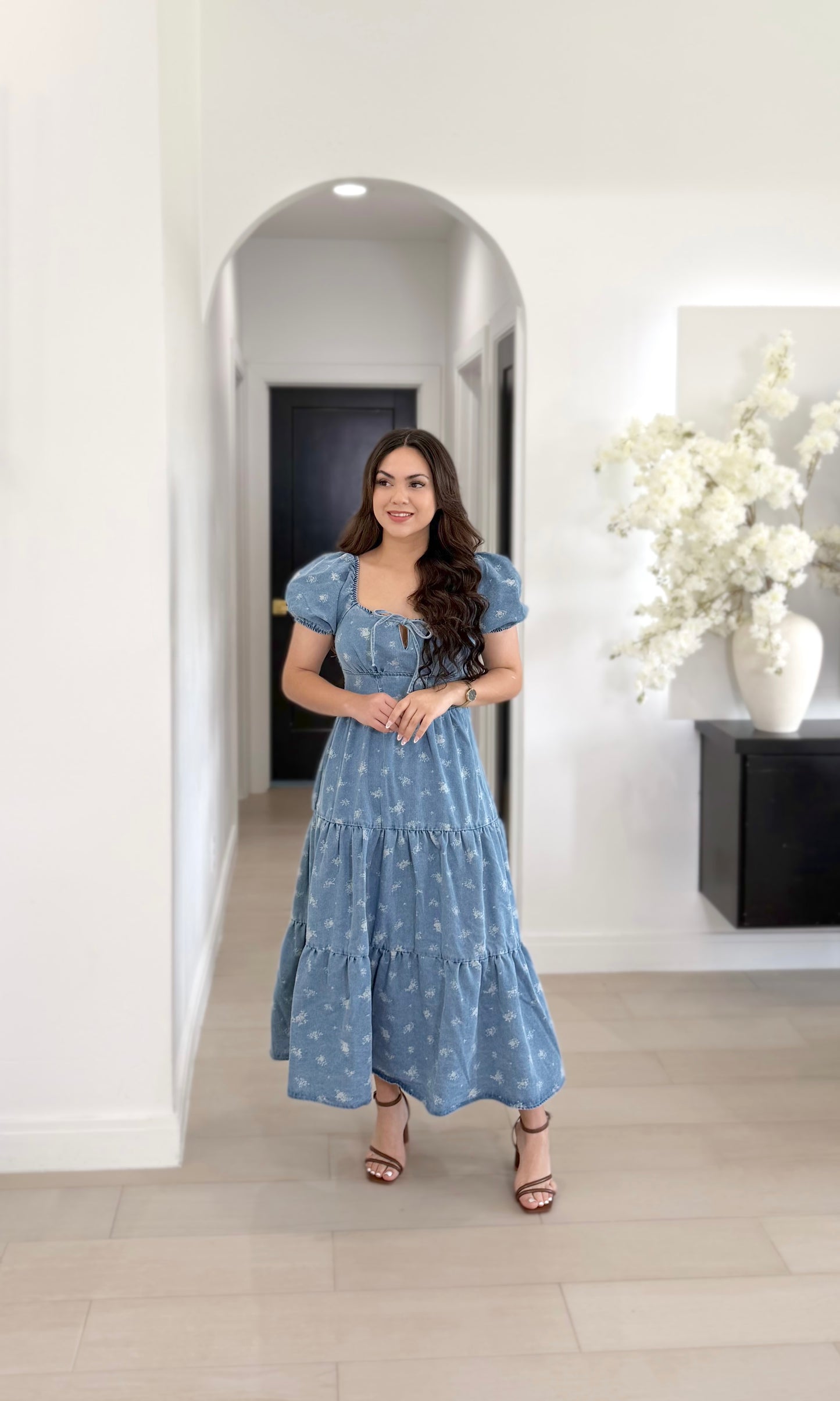 PREORDEN!!Floral Washed Denim Corset Tiered
Midi Dress